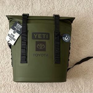 Yeti Hopper M12 Backpack Cooler Olive / Black NWT
